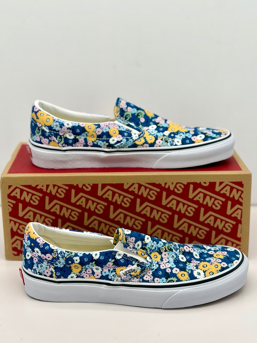 Vans Classic Slip-On Floral Sneakers